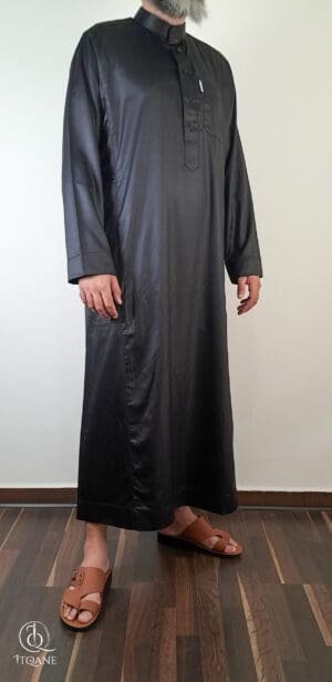 Qamis Majestic Noir– col fermé - homme musulman