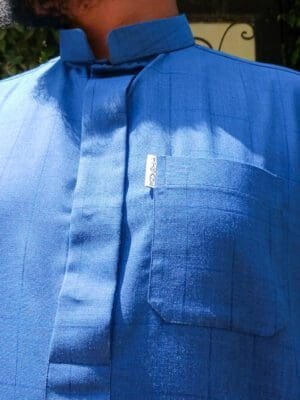 Qamis Majestic bleu – col ouvert