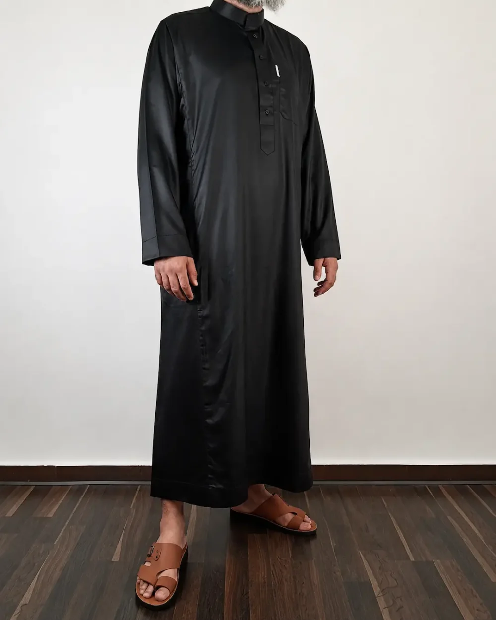 Qamis noir col fermé